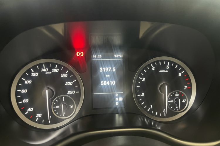 Used Mercedes-Benz Vito 2018 2.0T Elite Version 7 Seats China VI Emission Standard
