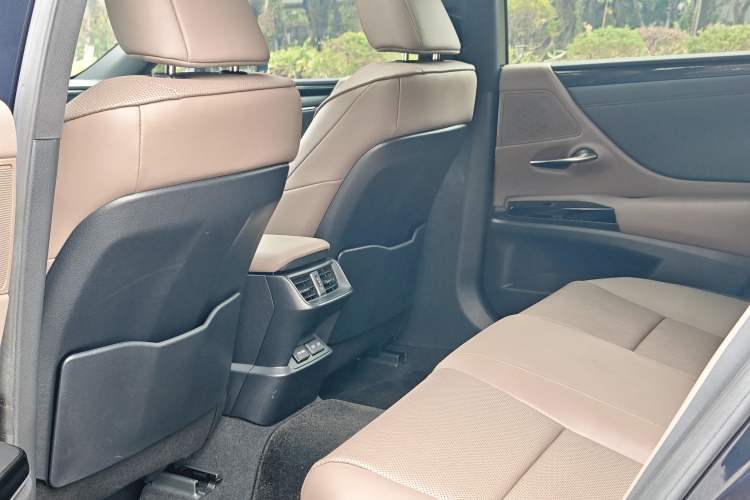 Used Lexus ES 2022 200 Excellence Edition
