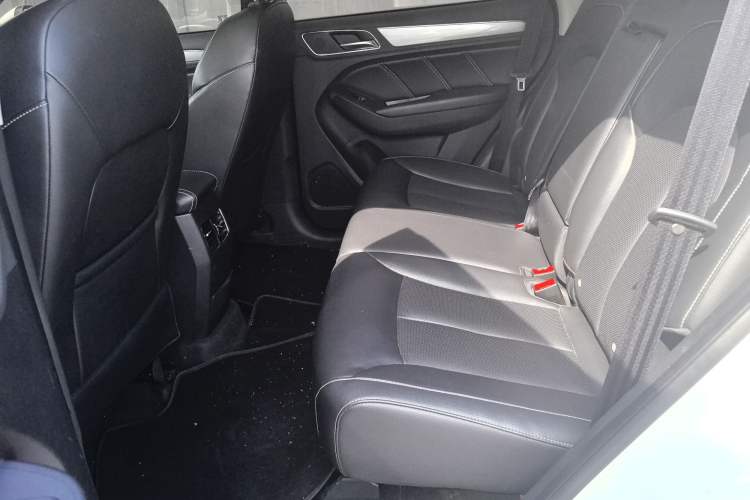 Used Roewe RX5 2016 20T Two-Wheel Drive Automatic Internet Smart Edition
