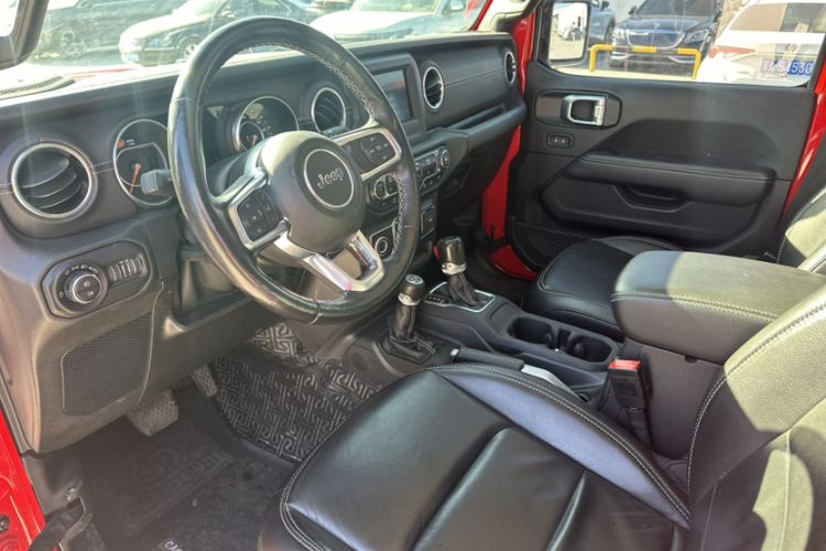 Used  Wrangler 2019 2.0T Sahara Four-Door Version China VI Emission Standard