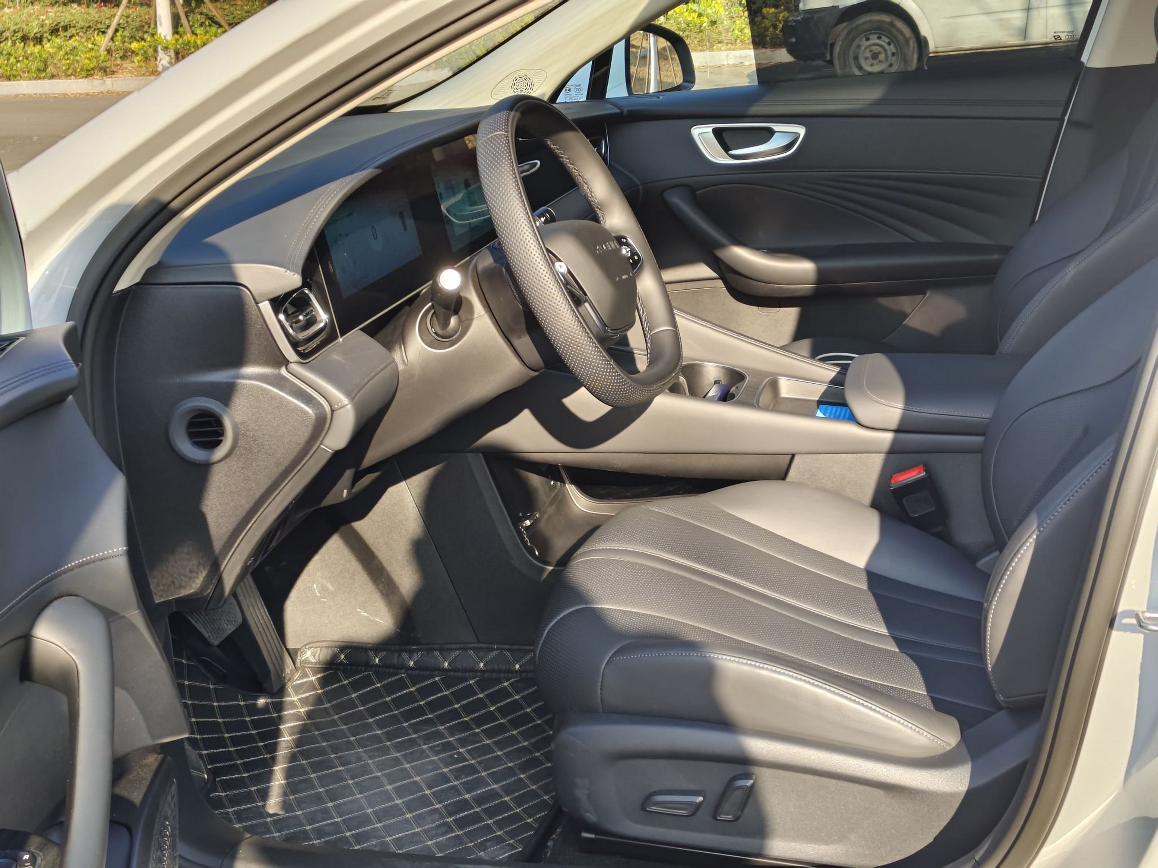 Переднее сиденье в автомобиле