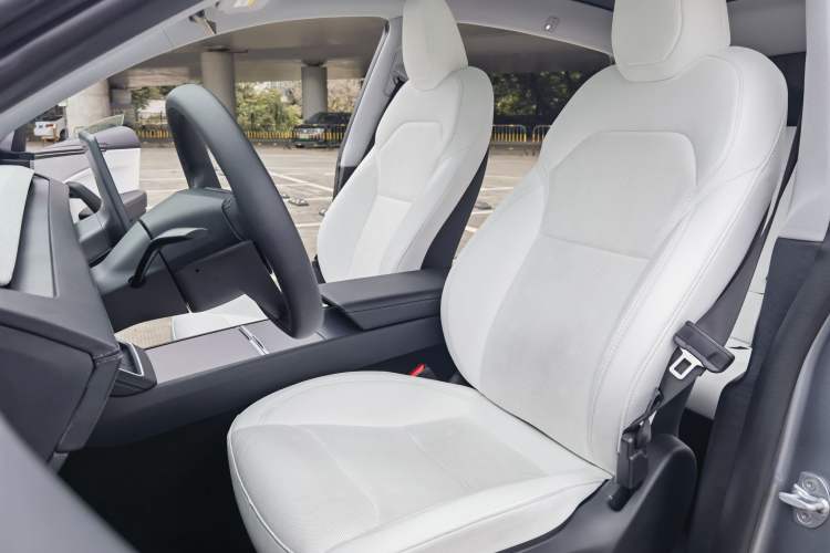 Used Tesla Model Y 2025 Rear-Wheel-Drive Version
