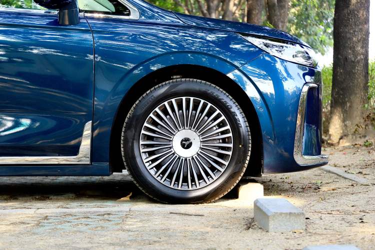 Used VOYAH Dream 2025 PHEV Four-Wheel Drive Prestige Kunpeng Edition
