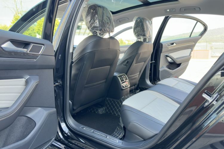 Used Volkswagen Magotan 2026 30 Million Vehicles Selected Model 380TSI DSG Luxury Edition
