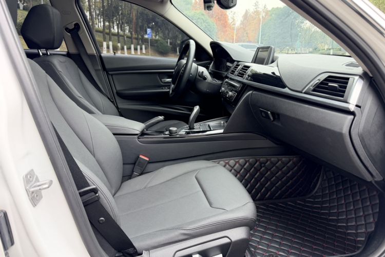 Used BMW 3 Series 2016 320Li Ambition Model
