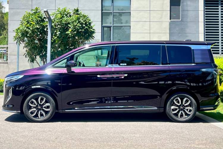 Used Hongqi HQ9 2023 2.0T Smart Connect Flagship Edition
