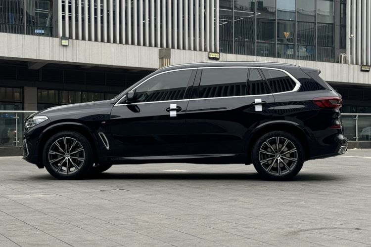 Used BMW X5 2022 Restyled xDrive 30Li Luxury Version M Sport Package
