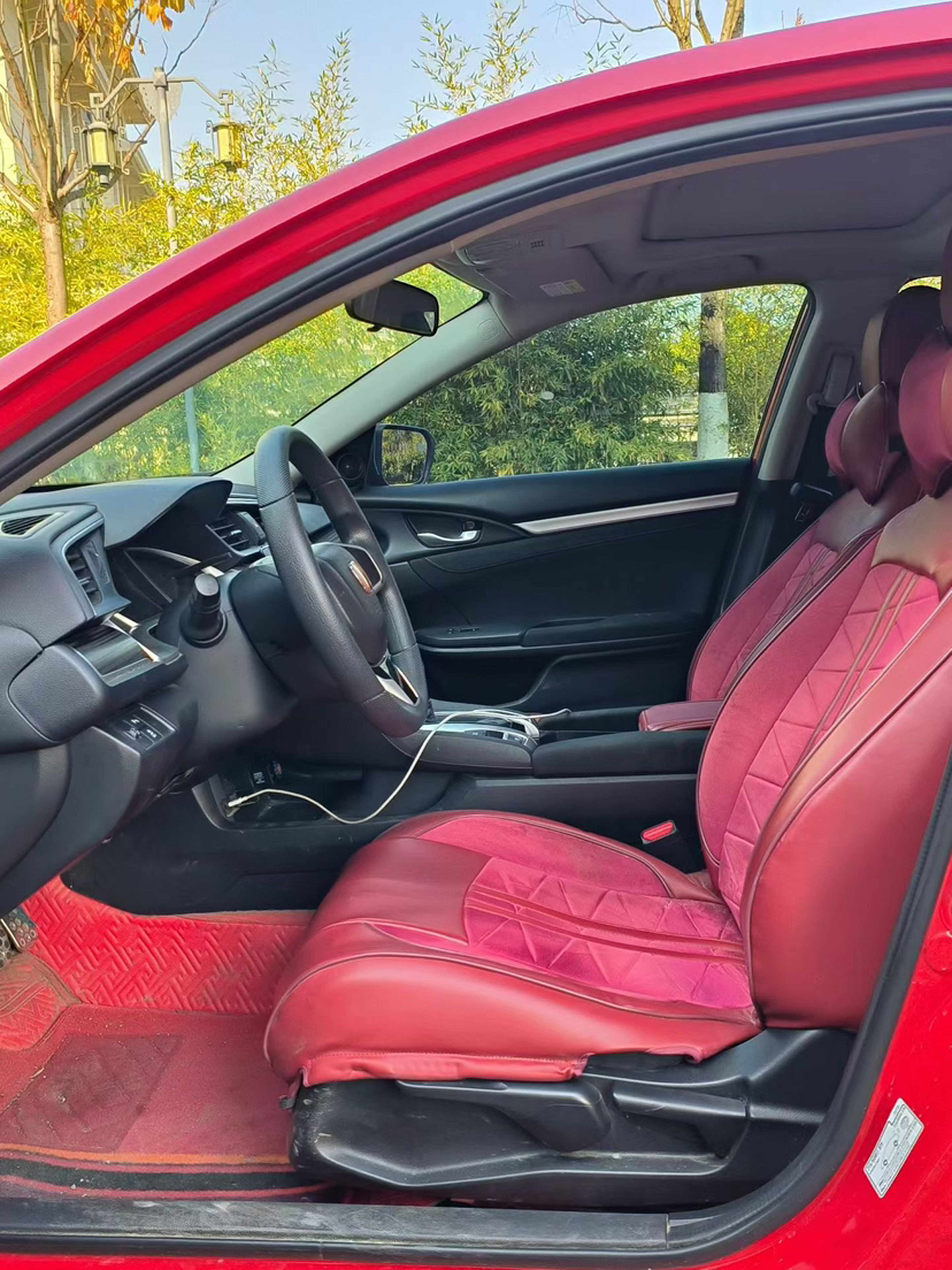 Переднее сиденье в автомобиле