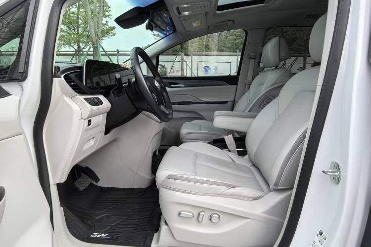 Used Buick GL8 2023 ES Lu Zun Deluxe and Yue Edition
