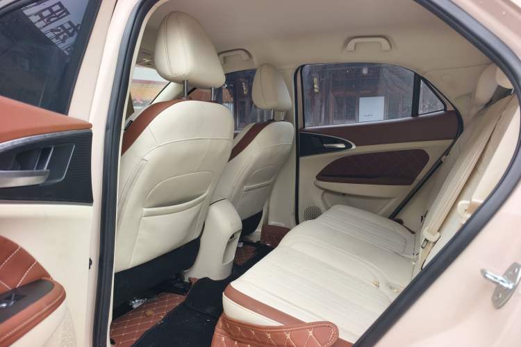 Used ORA Good Cat 2023 401 km Standard Range Luxury Version Lithium Iron Phosphate