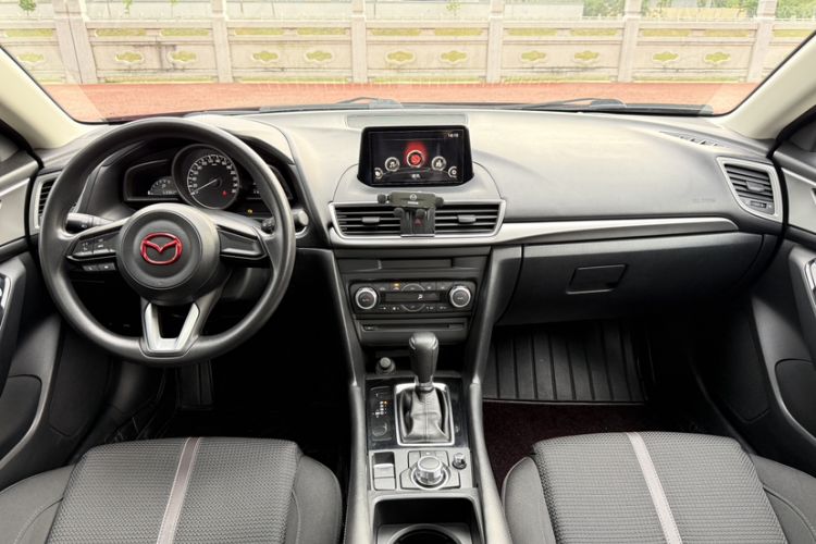 Used Mazda Mazda 3 Axela 2017 Hatchback 1.5L Automatic Luxury Model Emission Standard China V
