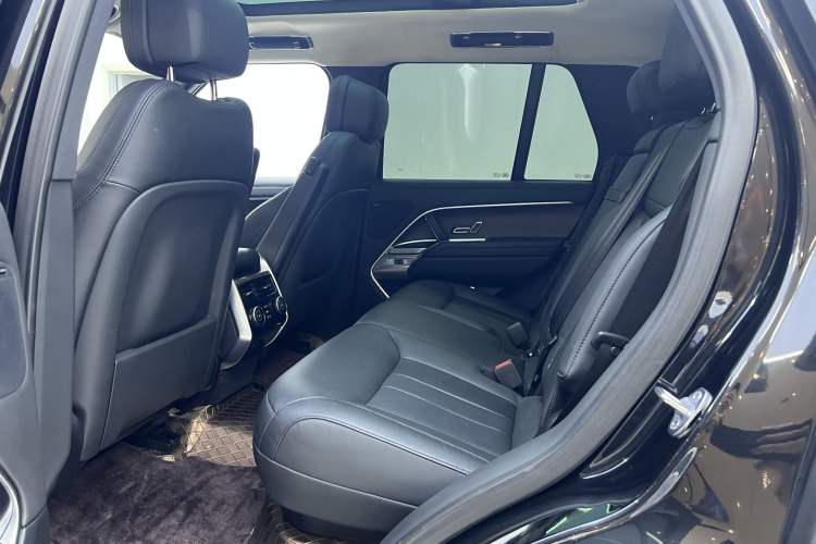 Used Land Rover Range Rover 2023 3.0 L6 360 PS Grand Edition
