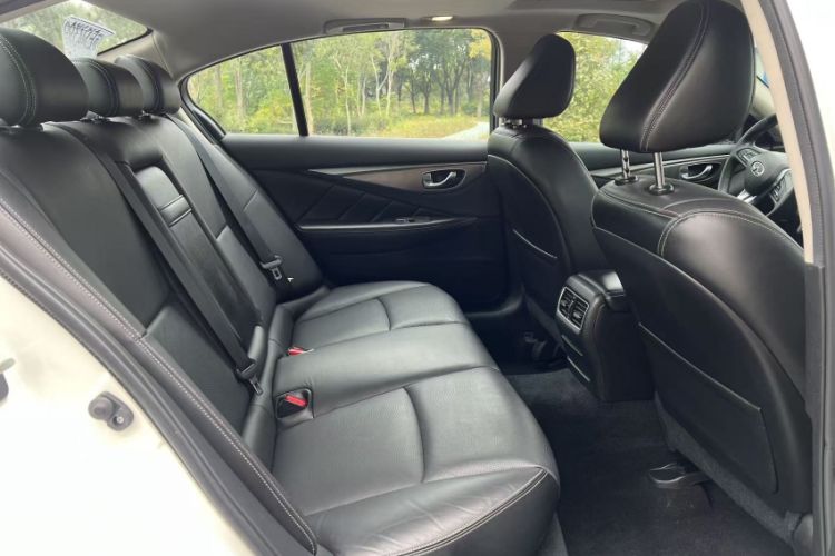 Used Infiniti Q50L 2018 2.0T Enjoyment Version China VI Standard
