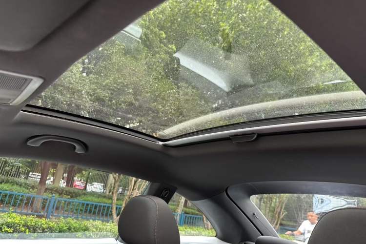 Used Volkswagen Beetle 2015 180TSI model
