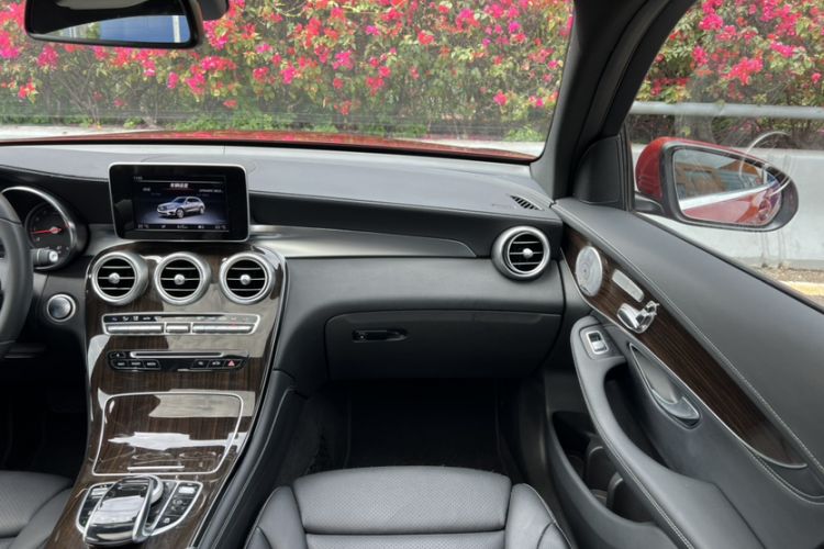 Used Mercedes-Benz GLC 2017 GLC 260 4MATIC Luxury Model
