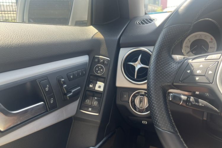 Used Mercedes-Benz GLK-Class 2013 GLK 300 4MATIC Dynamic Sunroof Model