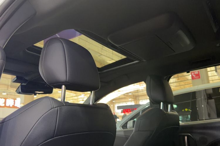 Used Toyota Granvia 2023 2.5L Hybrid Flagship VIP Edition