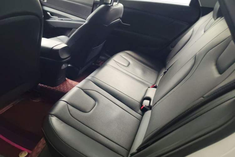 Used Hyundai Elantra 2021 1.5L CVT LUX Prestige Edition
