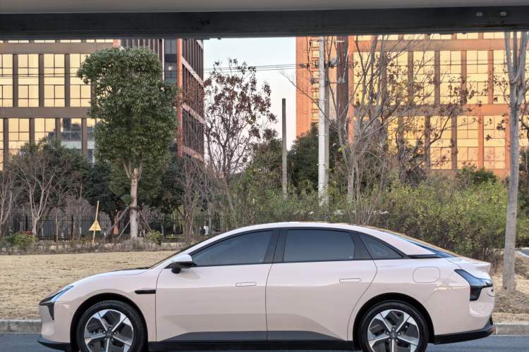 Used XPeng MONA M03 2024 620 with Ultra-Long Range
