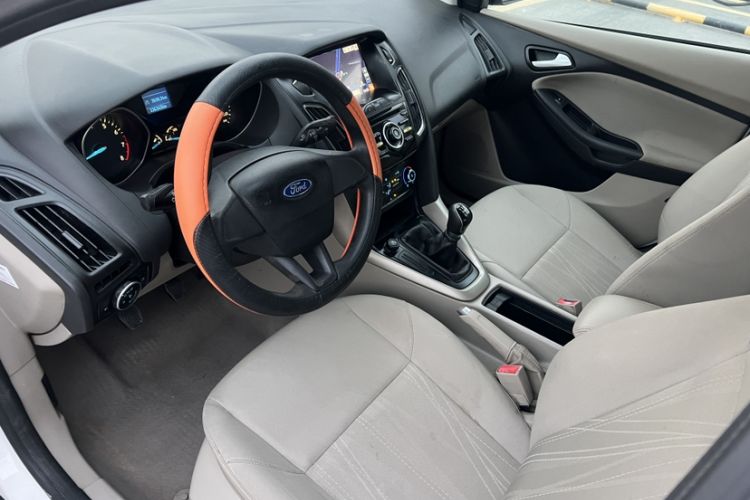 Used Ford Focus 2015 Sedan 1.6L Manual Comfort Model
