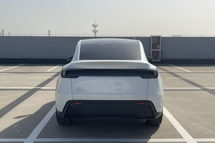 Used Tesla Model Y 2025 Rear-Wheel-Drive Version