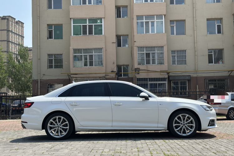 Used Audi A4L 2018 30th Anniversary Edition 40 TFSI Fashion Model

