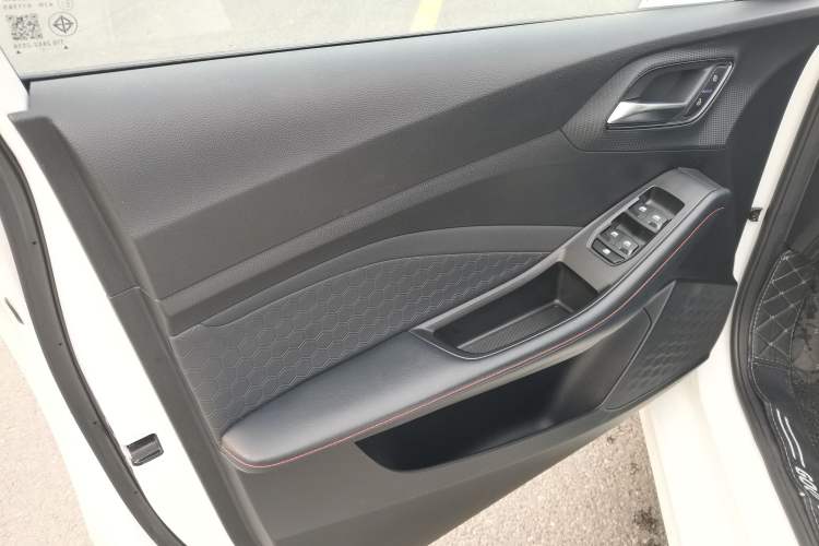 Used MG 5 2021 180 DVVT CVT Youth Luxury Edition
