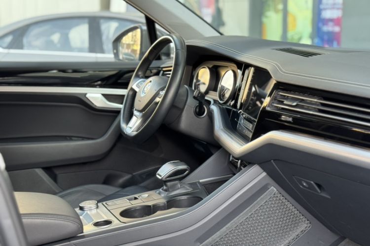 Used Volkswagen Touareg 2019 2.0 TSI Flagship Edition China VI
