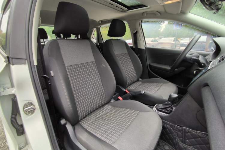 Used Volkswagen Polo 2016 1.6L Automatic Comfort Model
