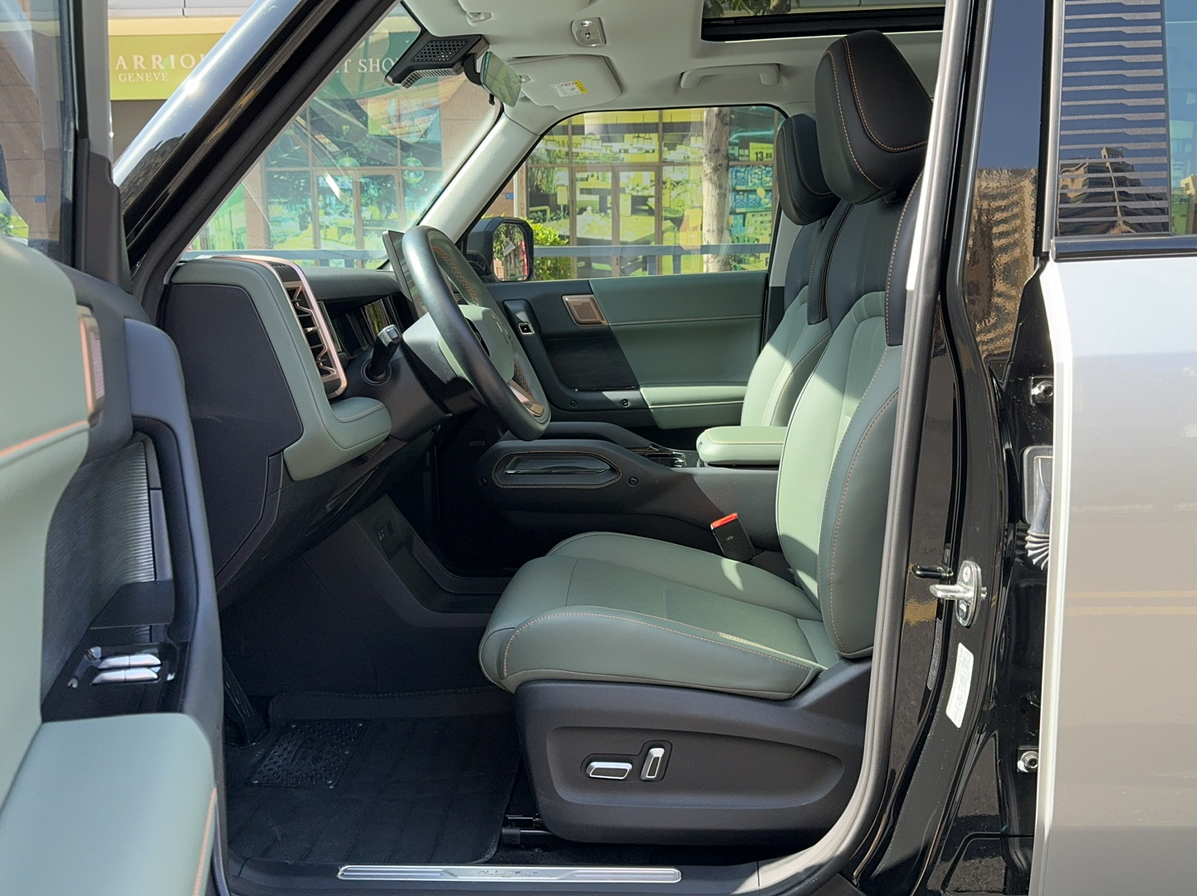 Переднее сиденье в автомобиле