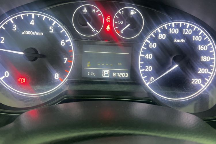 Used Nissan Tiida 2013 1.6L CVT Cool Cafe Edition
