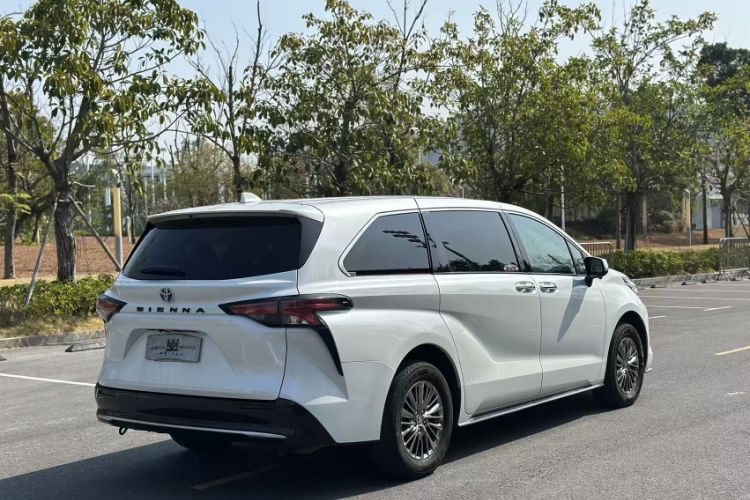 Used Toyota Sienna 2021 2.5L Hybrid Premium Edition