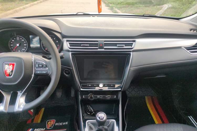 Used Roewe i5 2020 1.5L Manual 4G Connect Luxury Edition
