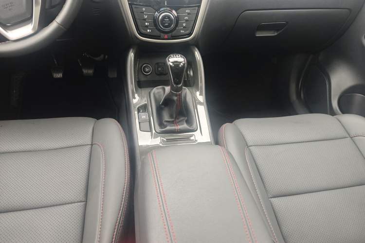 Used Changan CS75 2017 Shangkui Edition 1.5T Manual Fengxiang Model
