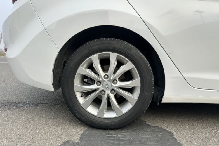 Used Hyundai Elantra (5th Generation / Langdong) 2016 1.6L Automatic Smart Version