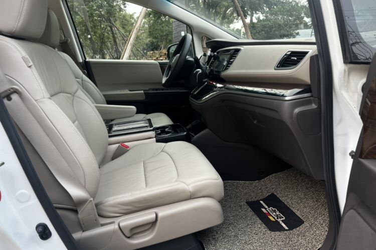 Used Honda Odyssey 2015 Revised 2.4L Luxury Edition
