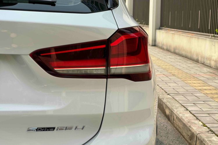 Used BMW X1 2020 sDrive25Li Leading Model
