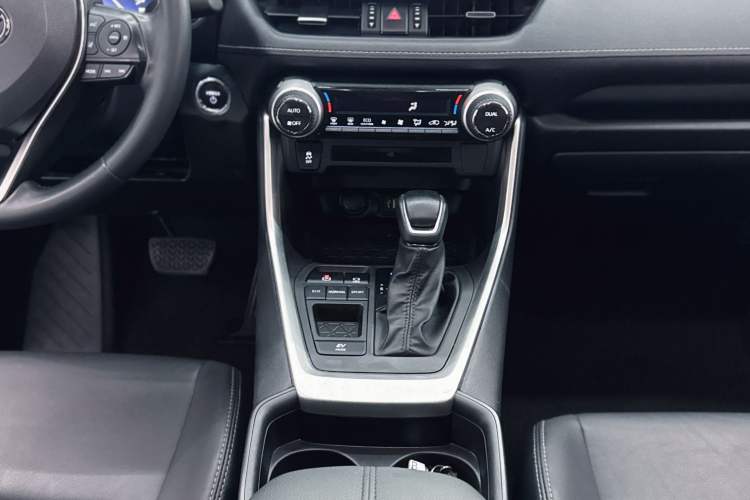 Used Toyota Wildlander 2023 Dual-Motor 2.5L E-CVT Two-Wheel Drive Luxury PLUS Edition
