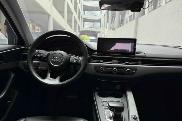 Used Audi A4L 2017 40 TFSI Ambition Edition
