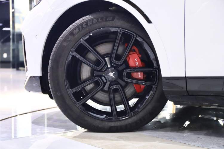 Used VOYAH FREE 2025 318 259 km All-Wheel-Drive Exploration Edition
