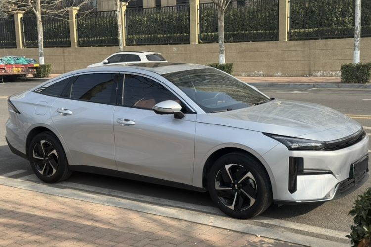 Used  L6 2025 EM-i 140km Starship Edition