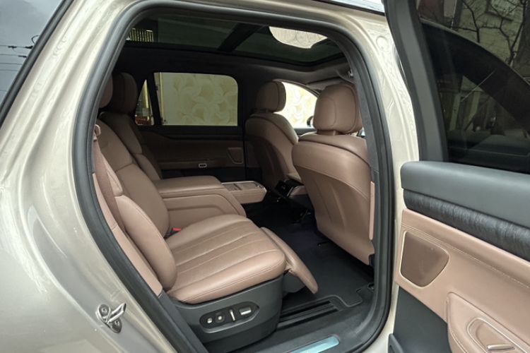 Used Nio ES8 2023 75 kWh Executive Edition
