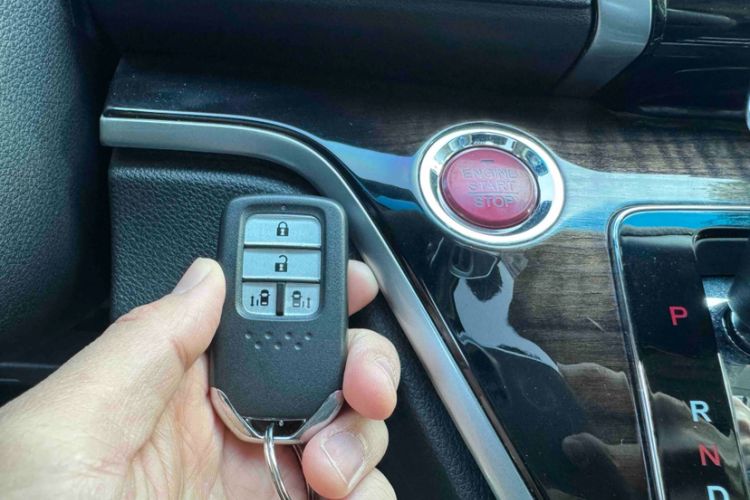 Used Honda Odyssey 2015 Revised Version 2.4L Supreme Edition