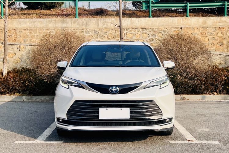 Used Toyota Sienna 2021 2.5L Hybrid Premium Edition
