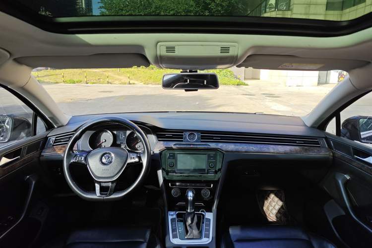 Used Volkswagen Magotan 2018 280TSI DSG Comfort Model
