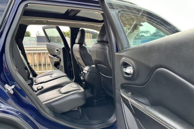 Used  Cherokee 2016 2.4L Leading Edition
