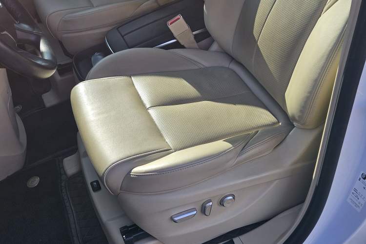 Used Buick GL8 2023 ES Lu Zun Deluxe and Yue Edition