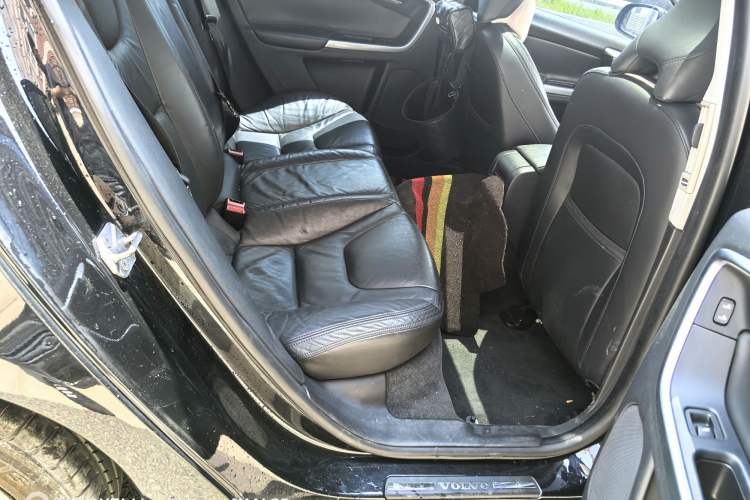 Used Volvo S60 2014 S60L 2.0T Zhiyuan Edition
