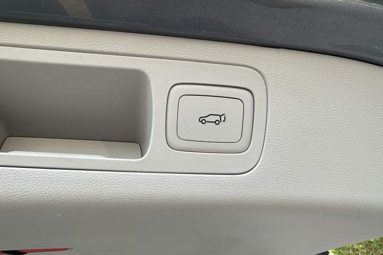 Used Roewe iMAX8 2021 400TGI Supreme Series Ultimate Edition
