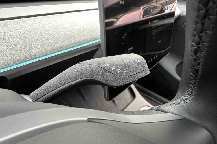 Used Tesla Model Y 2023 Rear-Wheel-Drive Version
